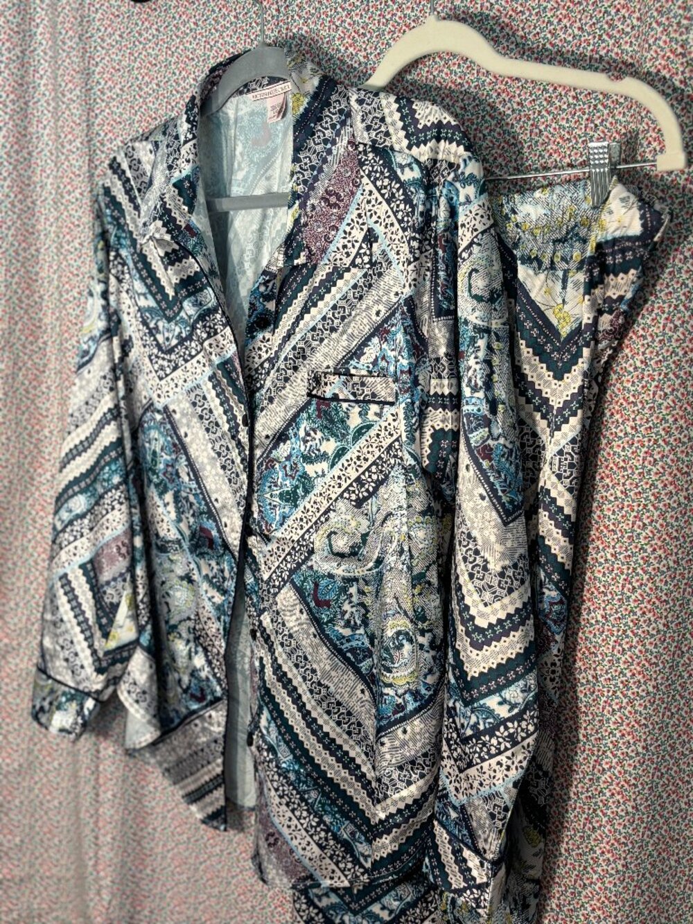 Victoria Secret silky pajamas Size L - Picture 2 of 5